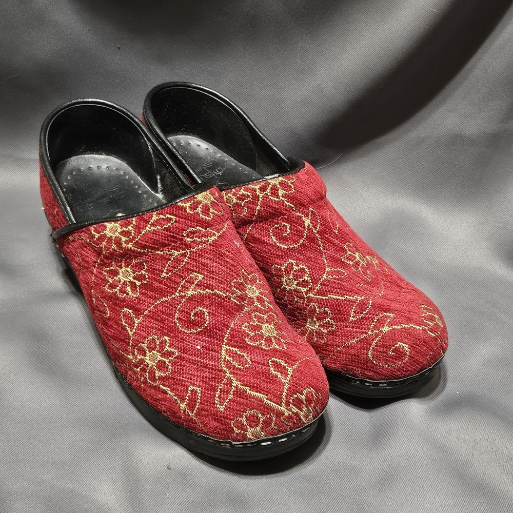 Dansko Professional Red Floral Tapestry Clogs Size 39 US 8.5 Embroidery Comfort